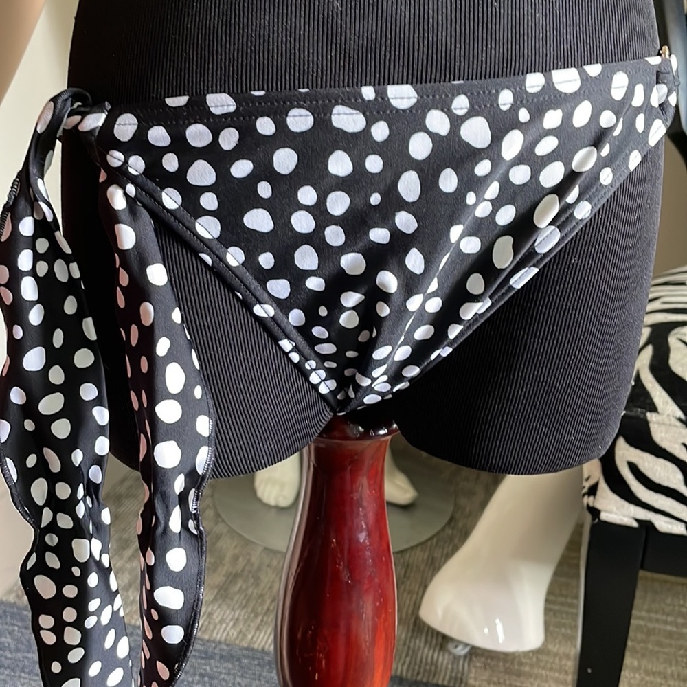Tiny weenie polka dot bikini set.   top 34b bottom medium - Picture 3 of 8